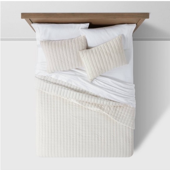 NWT  King Channel Stitch Velvet Quilt Cream
- Threshold - Picture 1 of 9